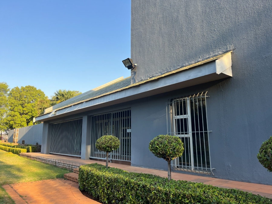 5 Bedroom Property for Sale in Van Der Hoff Park North West